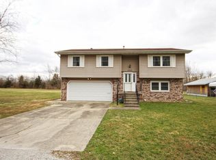 4065 E Rosewood Dr, Decatur, IL 62521