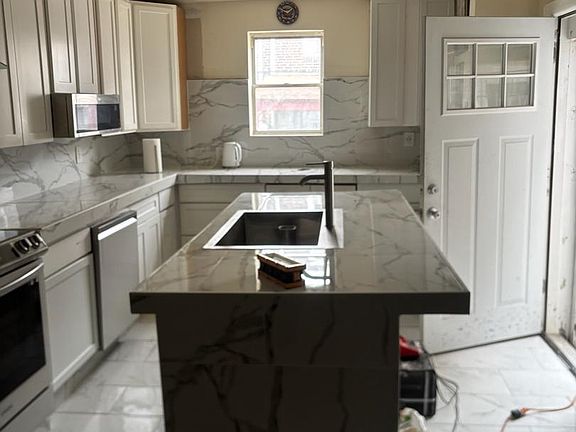 3rd image of 6414 Chelwynde Ave