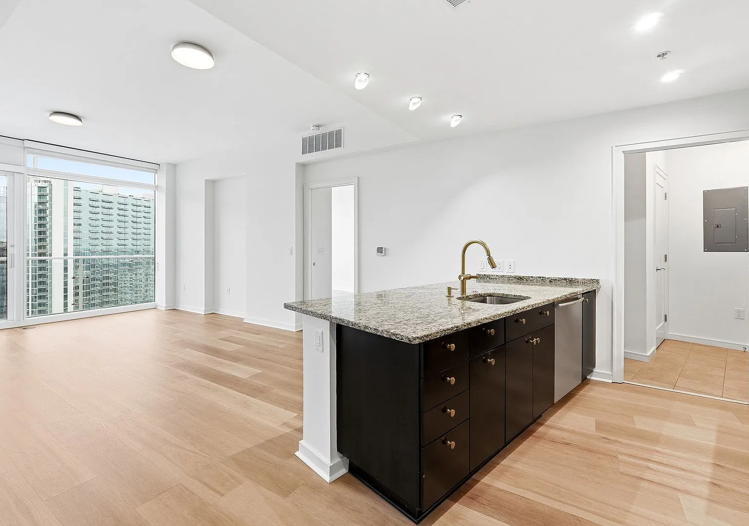 10 Terminus Luxury 2 Bedroom Condo in Heart of Buckhead — Photo 3