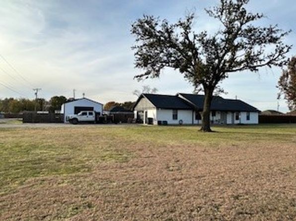 700 Arapaho Dr, Tioga, TX 76271