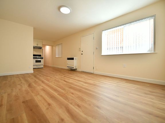 3rd image of 524 E 17th St #22