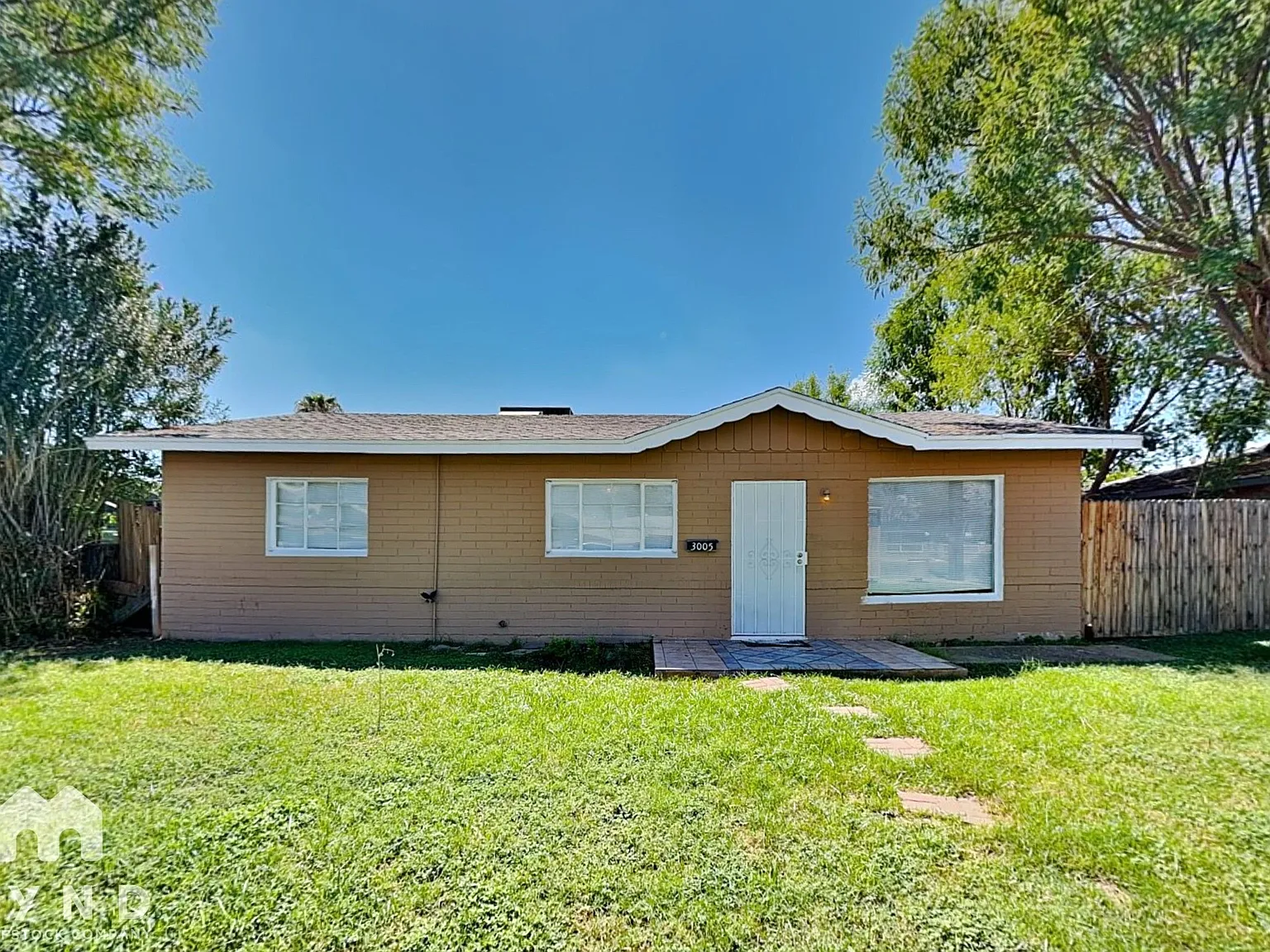3 bed, 1.0 bath, 1080 sqft, $1,735 — Photo 1