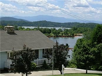 1st image of 1395 Lake Front Dr