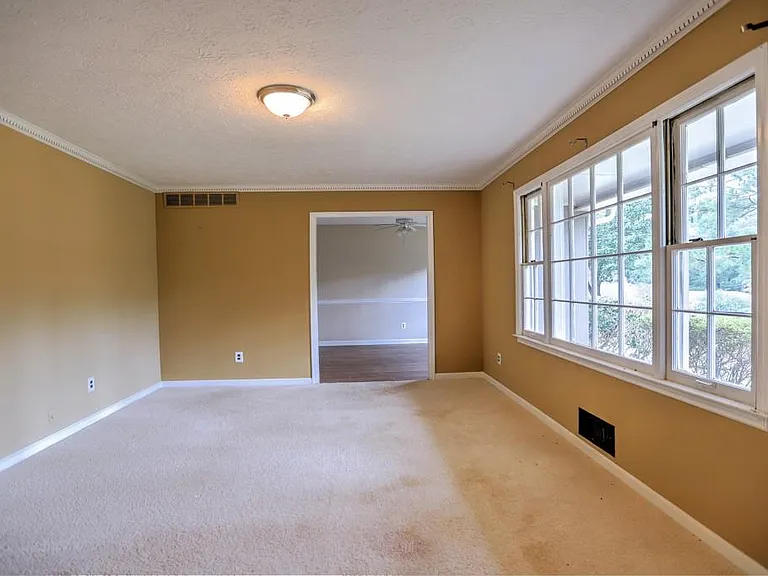 2940 Connie St — Photo 6