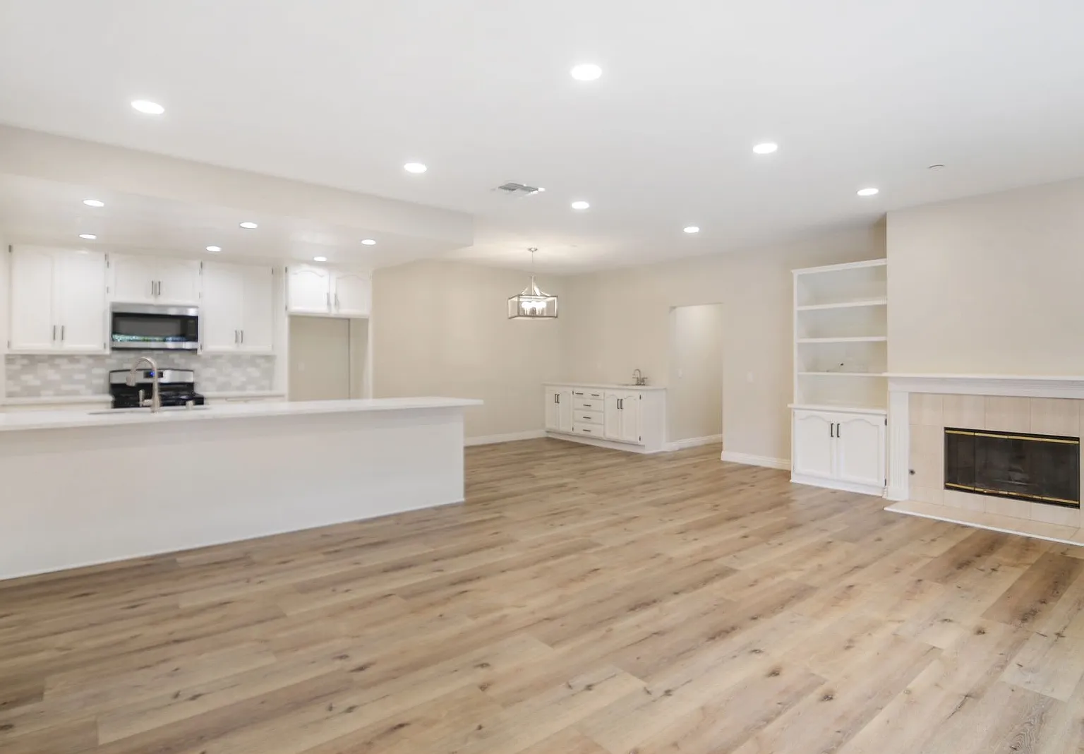 Beautiful 2 Bedroom In Fountain Valley!! — Photo 1