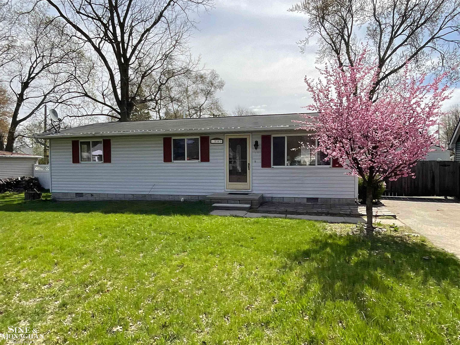 1720 Michigan St photo 1