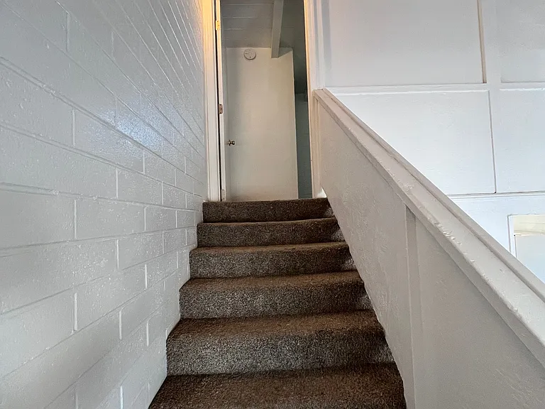 423 E 32nd St #D — Photo 8