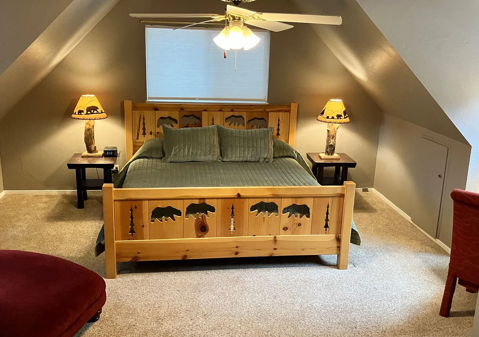 Furnished rental with large fenced back yard. — Photo 3