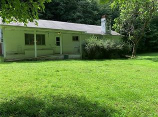 44 Little Queen Rd, Clendenin, WV 25045