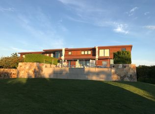 1085 Flying Point Rd, Water Mill, NY 11976