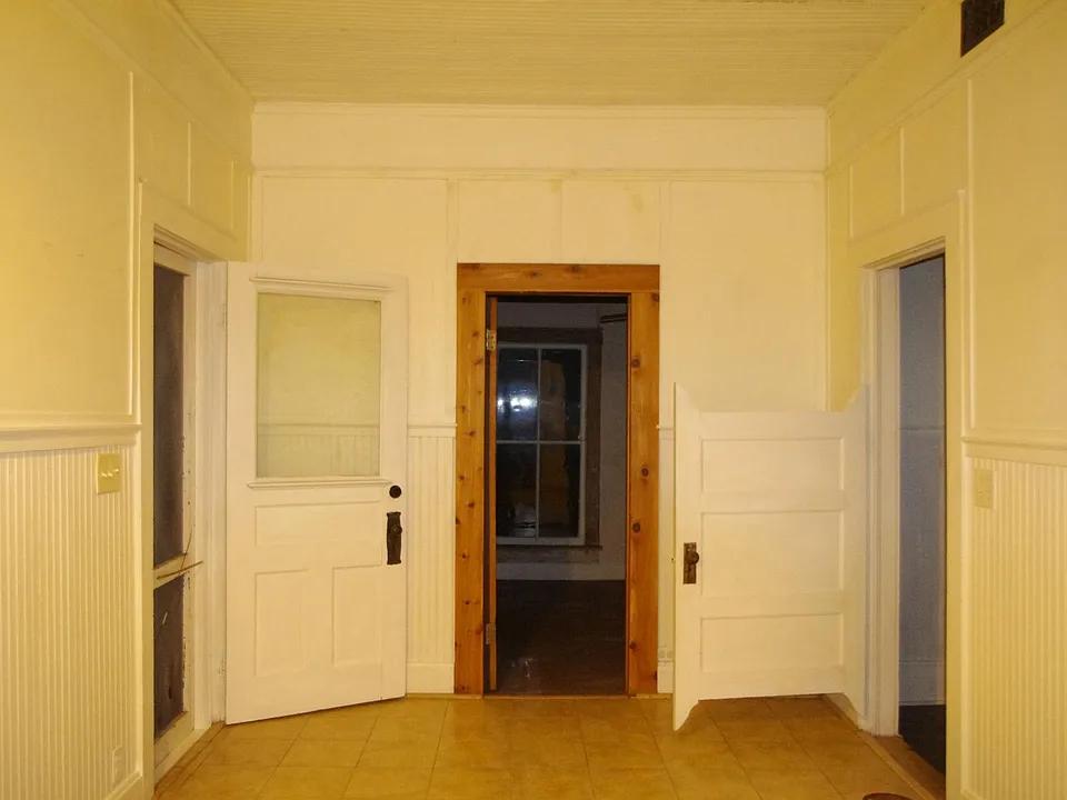 503 E Main St