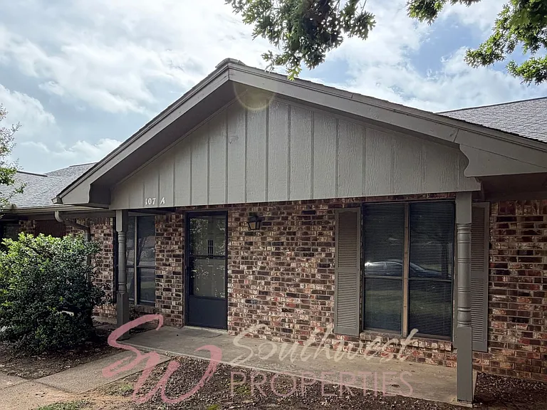 107 Willow Ln #A — Photo 1