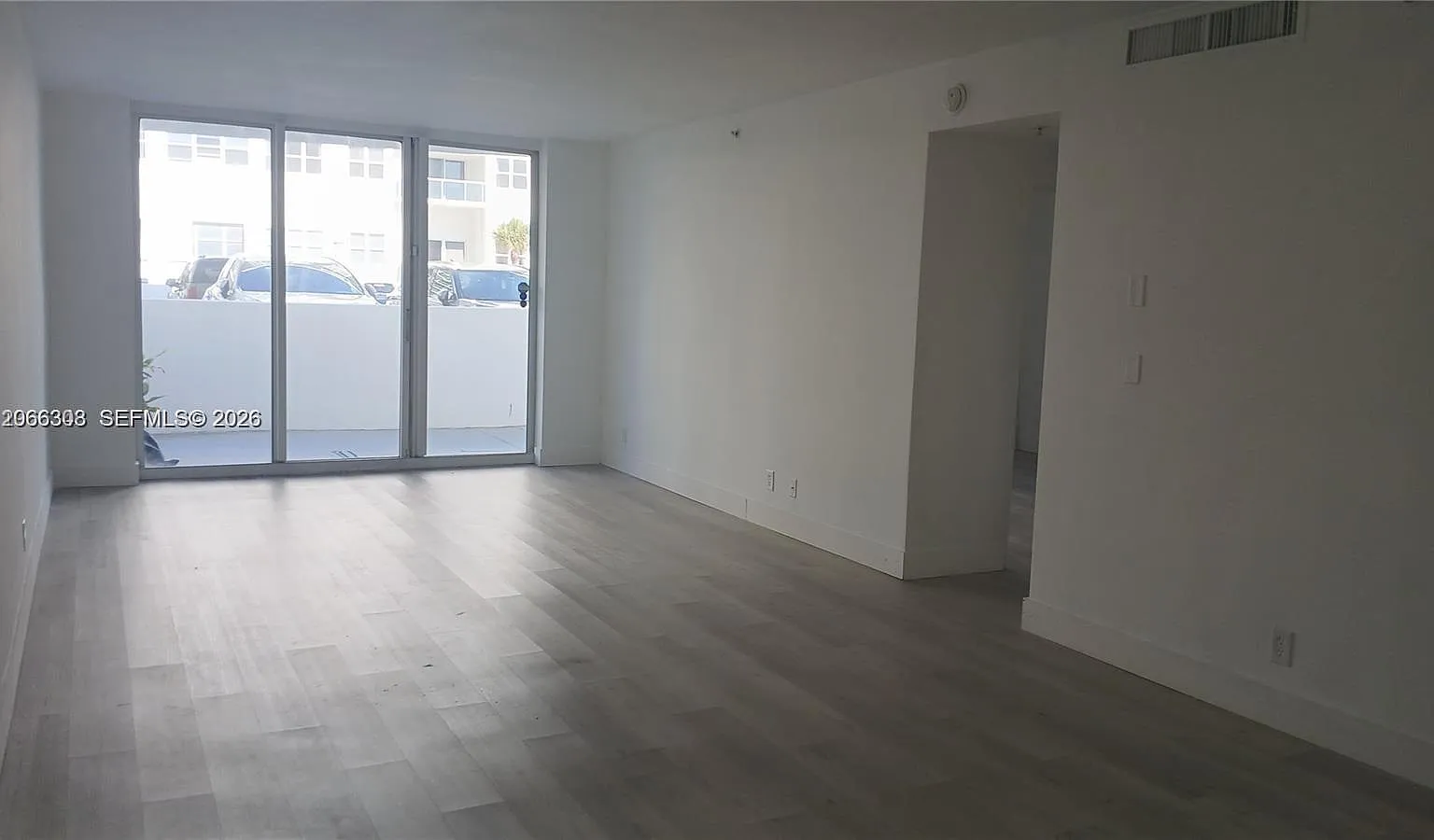 Residences On Hollywood B — Photo 4