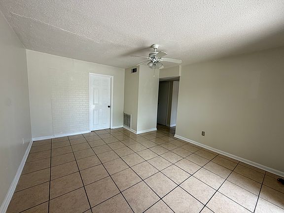 4th image of 3625 Martinique Ave #A