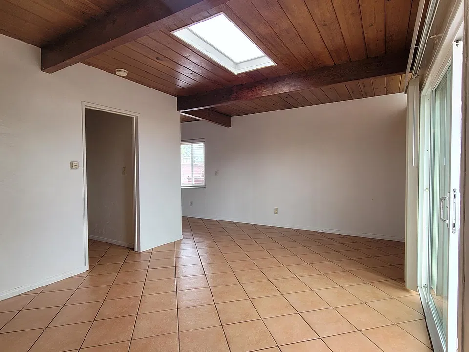 748 Wave Crest Ct