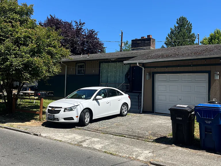 330 32nd Ave E — Photo 14