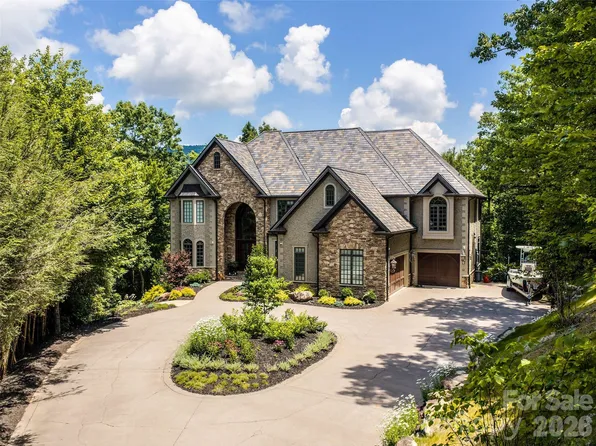 413 Barrington Dr, Asheville, NC 28803
