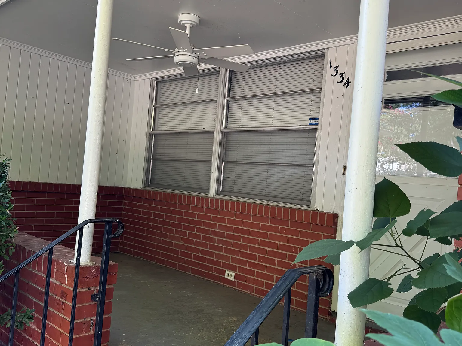 3 bed, 1.5 bath, 1300 sqft, $2,400 — Photo 3