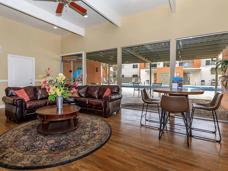 Pantano Villas Apartments — Photo 18