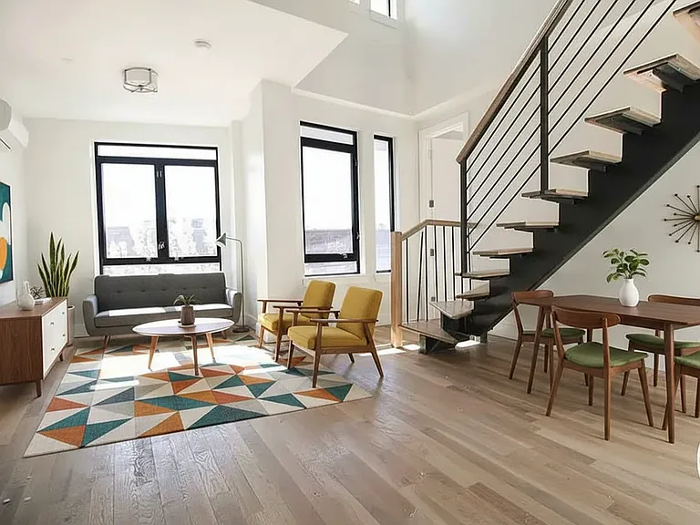 434 Manhattan Ave #PENTHOUSE — Photo 1