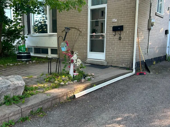 197 Taylor Mills Dr N, Richmond Hill, ON L4C 2T5