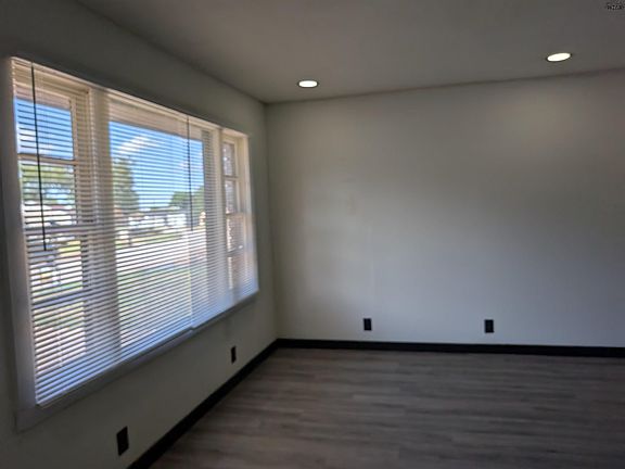 4th image of 1614 Hawes Ave