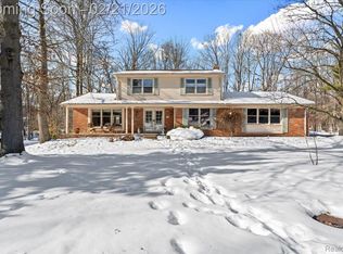 1761 Oakstone Dr, Rochester Hills, MI 48309