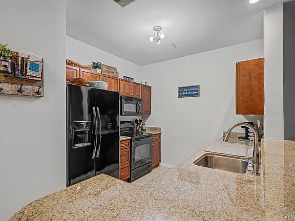5th image of 935 Tower Ridge Circle