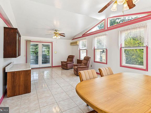5th image of 15909 Pinecroft Ln