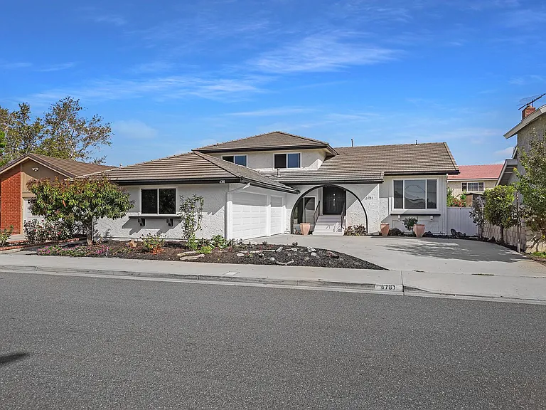 6781 Glen Dr — Photo 1