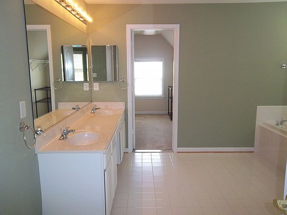 Master Bathroom #1 - 2nd Flr