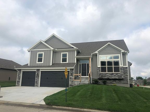 2nd image of 720 N Solomon Dr