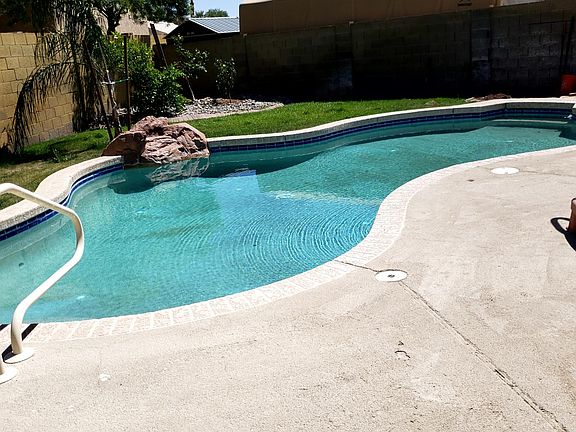 4th image of 811 N Albert Dr