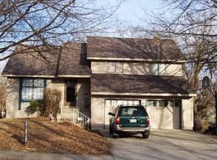 115 SE Crestwood Dr, Lees Summit, MO 64063