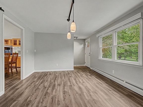 4th image of 50 Deepwoods Dr