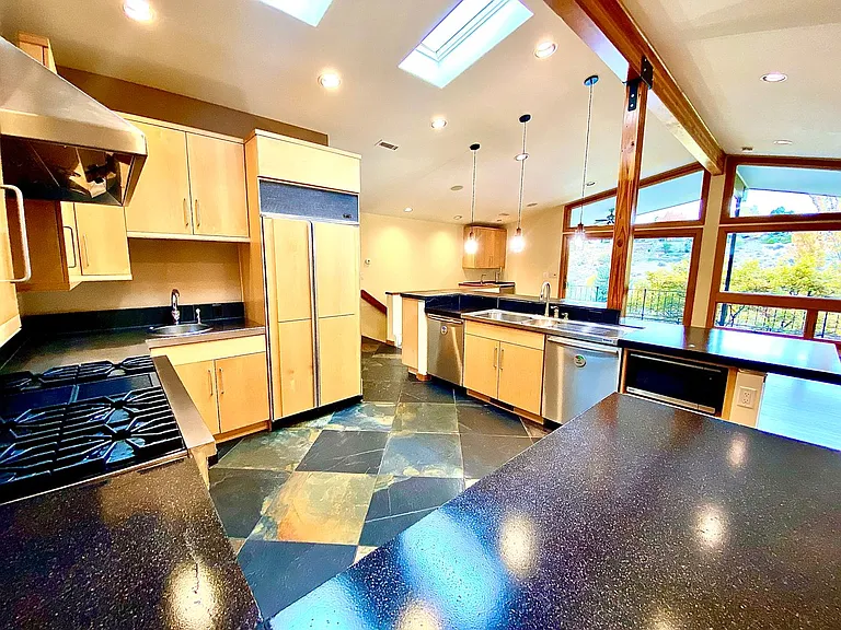 306 E Curling Dr — Photo 18