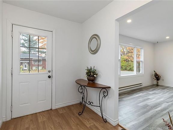 4th image of 89 Douglas Ave
