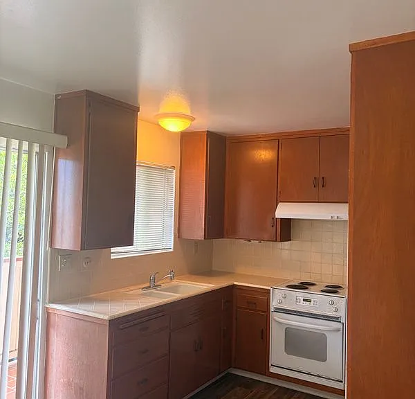230 Felix St #F — Photo 4
