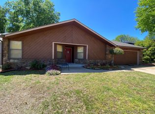 1307 W Hot Springs St, Broken Arrow, OK 74011