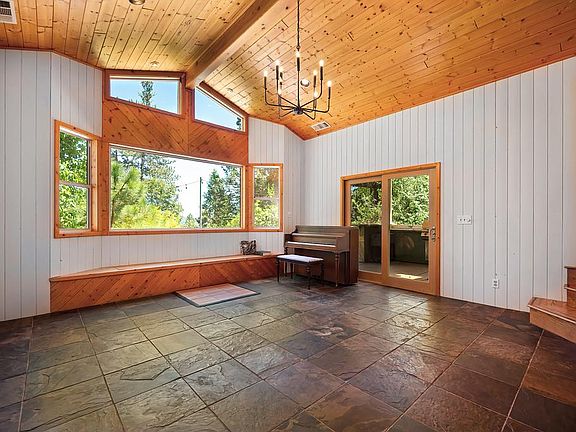 5th image of 20220 Hummingbird Hill Rd