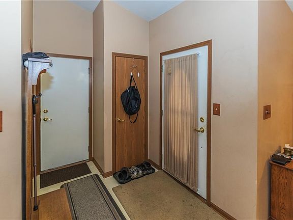 3rd image of 1452 E McClarnon Dr