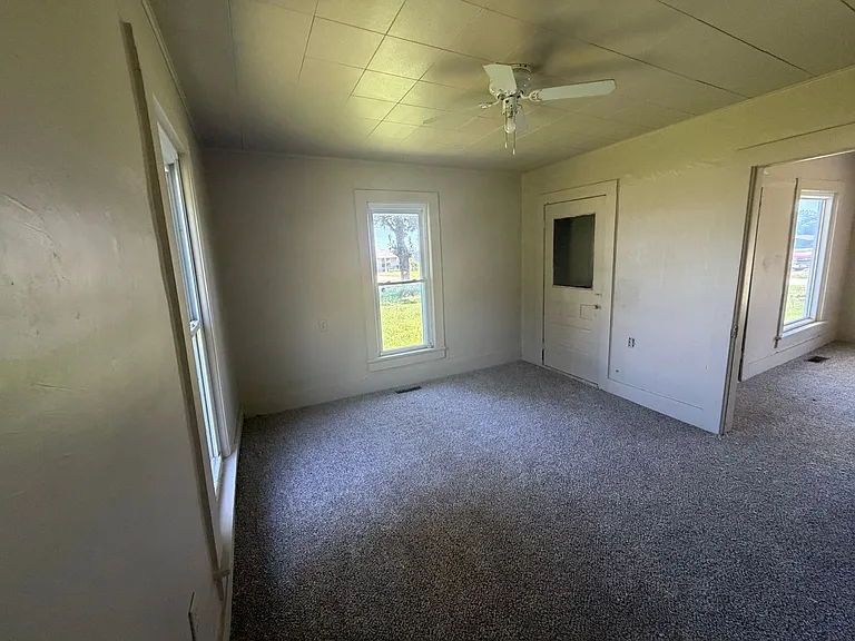 215 N Saint Louis St — Photo 2