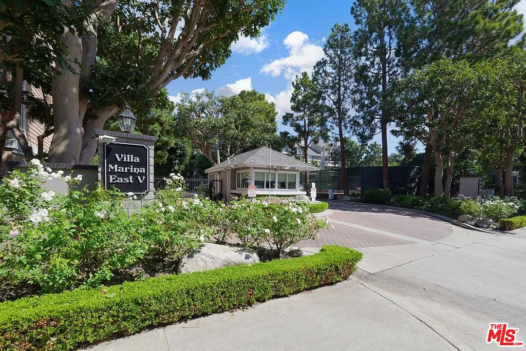 2 bed, 2.0 bath, 1886 sqft, $6,500 — Photo 1