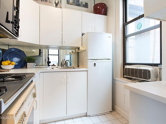 3rd image of 230 E 71st St APT 4D
