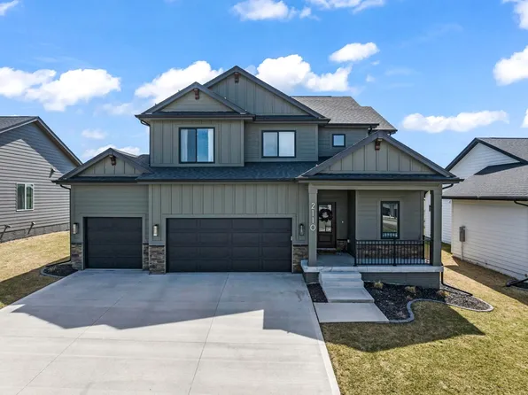 2110 Autumn Blaze Dr, Norwalk, IA 50211