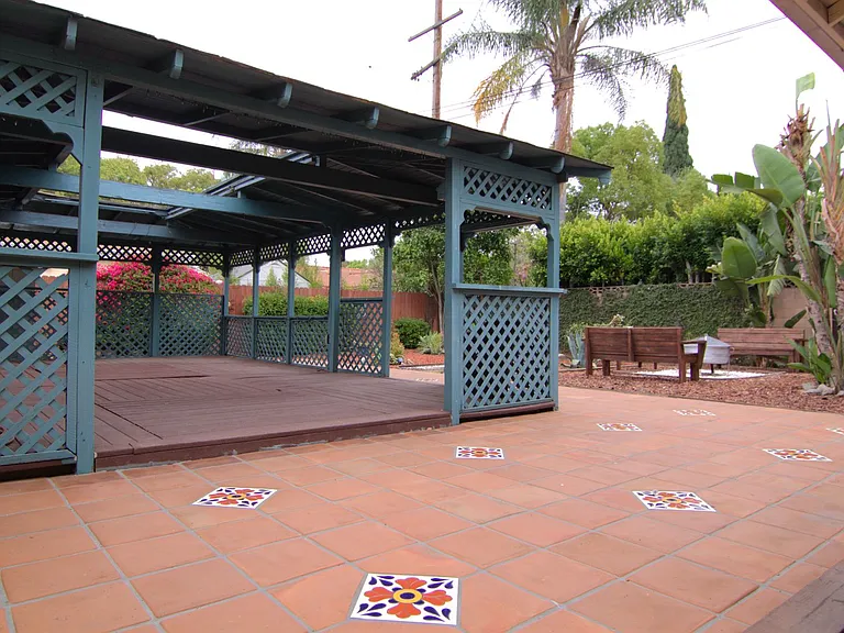 1440 N Pass Ave — Photo 17