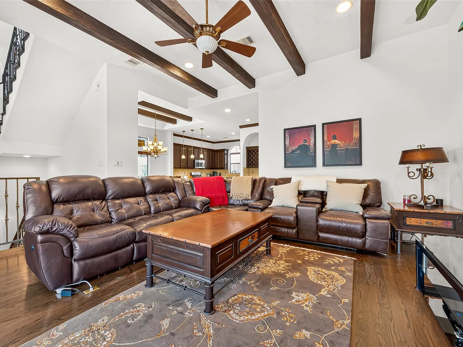 3 bed, 3.0 bath, 2481 sqft, $3,500 — Photo 2