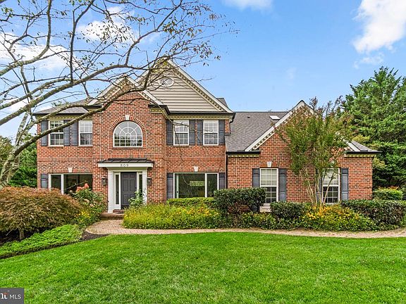 2nd image of 809 Castlebridge Ct