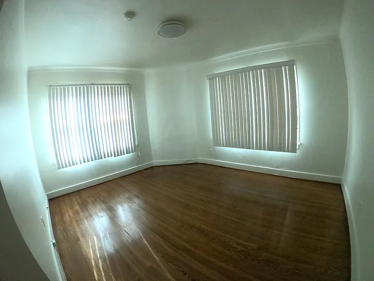 140 S New Hampshire Ave — Photo 8