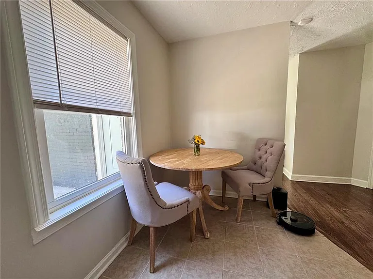 2450 Lynn Iris Dr — Photo 8